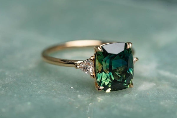 Vintage-Inspired Grön Ädelsten Ring | Guld