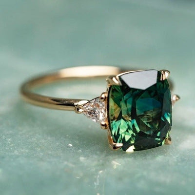 Vintage-Inspired Grön Ädelsten Ring | Guld