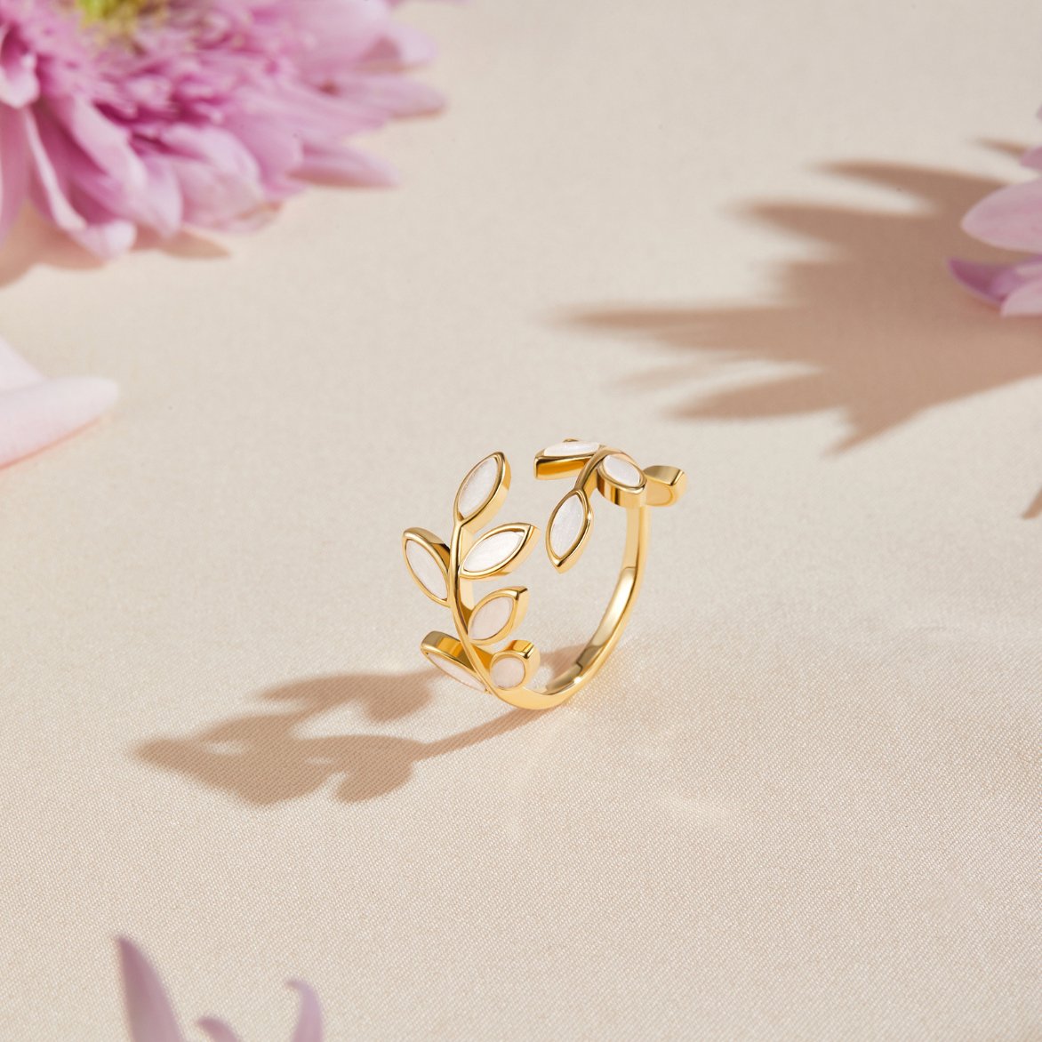 Guld Leaf Motif Ring
